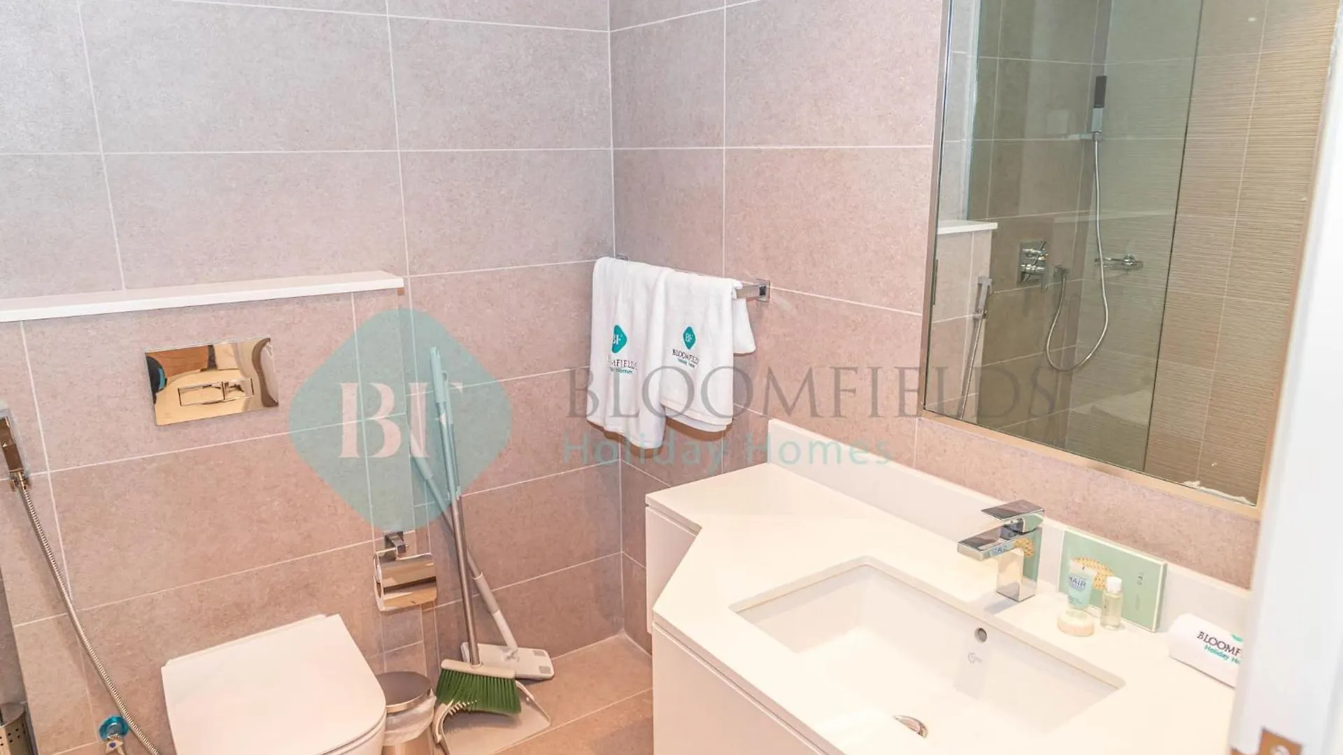 Bloomfields Spacious Stu In Thalassa Beach Front Abu Dhabi Appartement